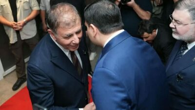 CHP'den ayrılmasının ardından AK Parti'ye katılacağı yönündeki iddialarla gündeme gelen