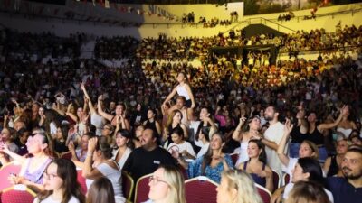 Çeşme Belediyesi tarafından düzenlenen Çeşme Festivali, 5-6 Eylül tarihlerinde gerçekleştirilen