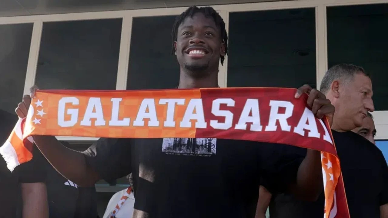 Galatasaray, savunma hattına yapacağı takviye için Leipzig’in 21 yaşındaki Fransız