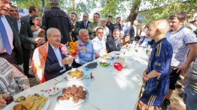 CHP Genel Başkanı Kemal Kılıçdaroğlu, Buca Kaynaklar Köyü’nde vatandaşlarla buluşarak