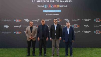 AK Parti Genel Sekreteri ve İzmir Milletvekili Eyyüp Kadir İnan,