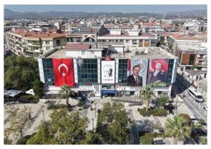 Menderes Belediyesi, ilkokul ve ortaokul öğrencilerine kırtasiye desteği verecek.