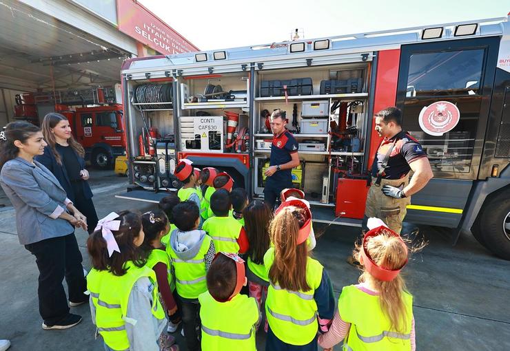 Efes Selçuk Belediyesi Kadın ve Aile Hizmetleri Müdürlüğü’ne bağlı çocuk