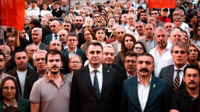 Çiğli Belediye Başkanı Onur Emrah Yıldız’ın AKP’ye katılmasına tepki gösteren