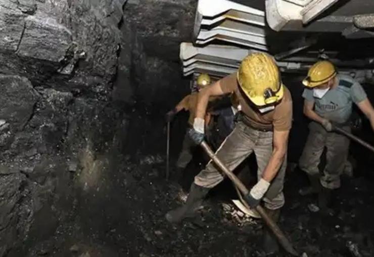 Manisa'nın Soma ilçesindeki bir maden ocağında meydana gelen göçükte ilk