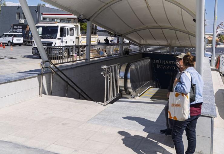 İzmir Büyükşehir Belediyesi, araç ve yaya trafiğinin yoğun olduğu İzmir