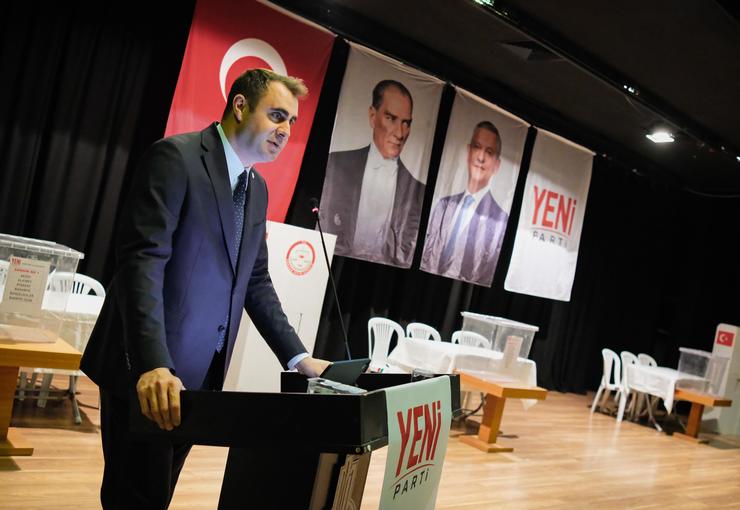 YENİ Parti İzmir Kurucu İl Başkanı Çağatay Güç, ilçe kongrelerinin