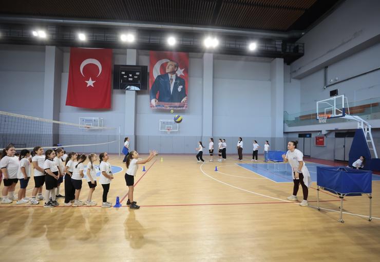 Konak Belediyesi Kış Spor Okulları, 6 farklı branşta ve 9