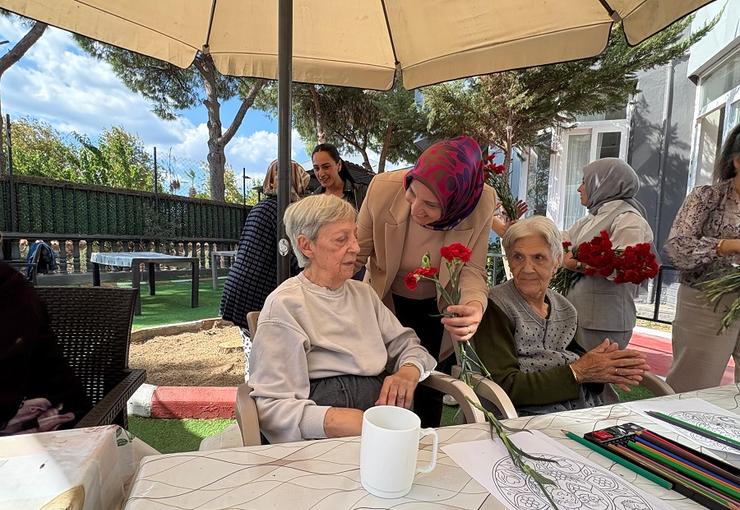 Menderes Belediyesi, Engelsiz Çocuk Evi’nden yararlanan engelli bireyler ile birlikte