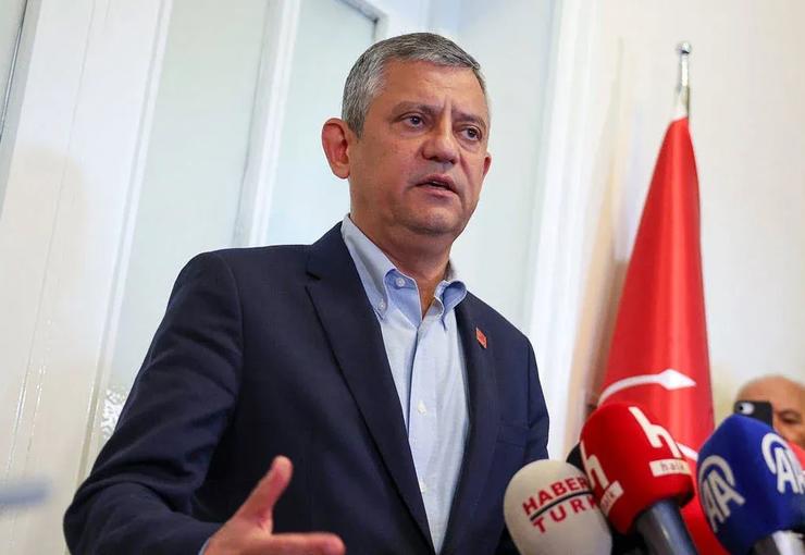 YENİ Parti Genel Başkanı Özgür Özel, İzmir Büyükşehir Belediye Başkanı