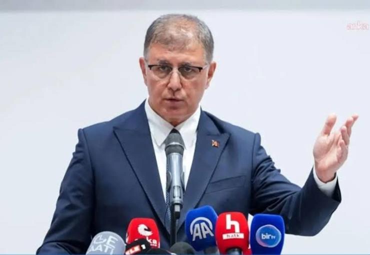 AK Parti'ye geçen İzmir Büyükşehir Belediye Başkanı Cemi Tugay gündeme