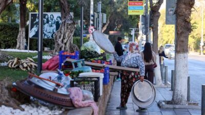 Buca Belediyesi Tarım Ürünleri Pazarı’nda tezgâh açan 64 yaşındaki Mesude