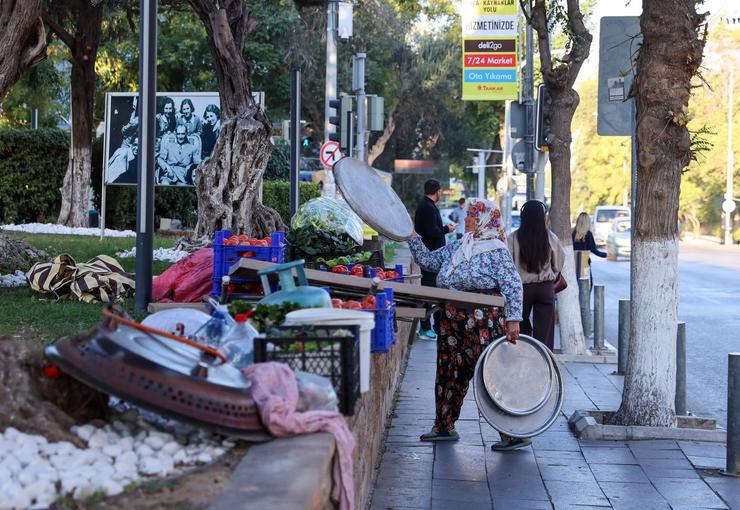 Buca Belediyesi Tarım Ürünleri Pazarı’nda tezgâh açan 64 yaşındaki Mesude