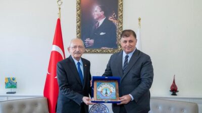 AK Parti'ye geçen İzmir Büyükşehir Belediye Başkanı Cemil Tugay, 'anket'