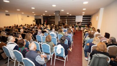 Narlıdere 3. Yaş Üniversitesi’nde ilk ders zili çaldı. Narlıdere Belediyesi’nin