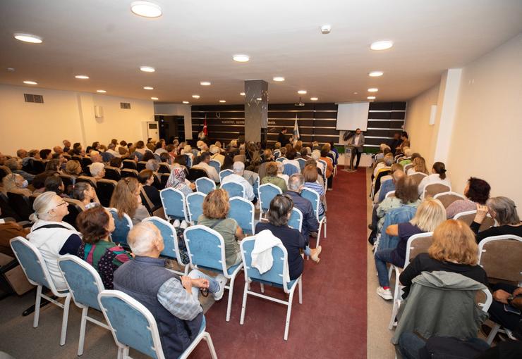 Narlıdere 3. Yaş Üniversitesi’nde ilk ders zili çaldı. Narlıdere Belediyesi’nin