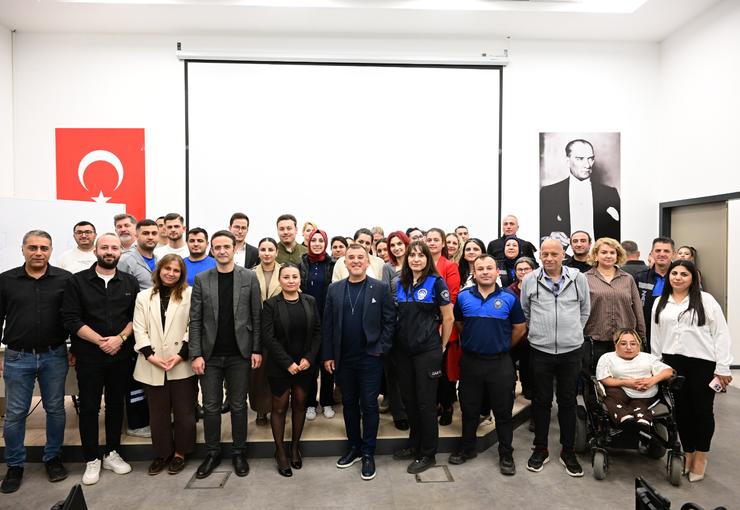 Manisa Büyükşehir Belediyesi, disleksi konusunda farkındalığı artırmak ve personelin vatandaşlarla