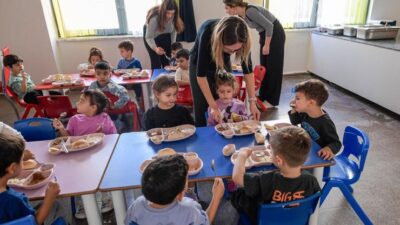 İzmir Büyükşehir Belediyesi, her yaştan öğrenciye yönelik yemek hizmetini Yuvamız