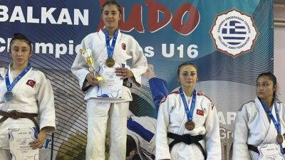 İzmir Büyükşehir Belediyesi Spor Kulübü sporcuları Aişe Dalda, Azra Ceren