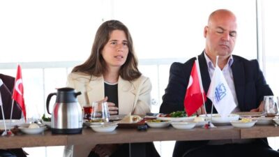 Çeşme Belediye Başkanı Lâl Denizli, Muhtarlar Günü dolayısıyla düzenlenen kahvaltı