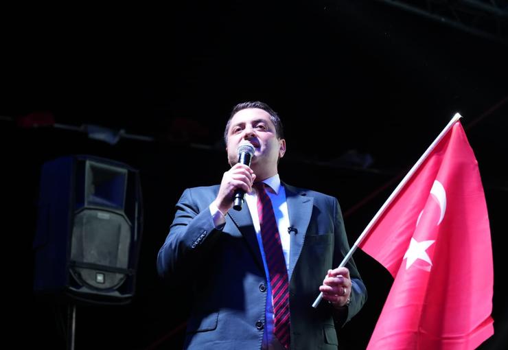 29 Ekim Cumhuriyet Bayramı dolayısıyla Torbalı’da düzenlenen korteje binlerce vatandaş