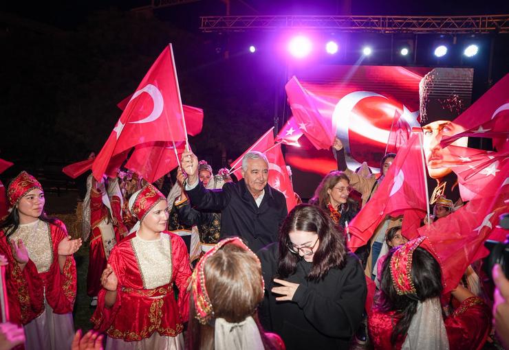 Cumhuriyet’in 103. kuruluş yıl dönümü, Kemalpaşa’da düzenlenen çeşitli etkinlik ve