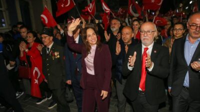Türkiye Cumhuriyeti’nin 103. kuruluş yıl dönümü, Karşıyaka’da muhteşem bir fener