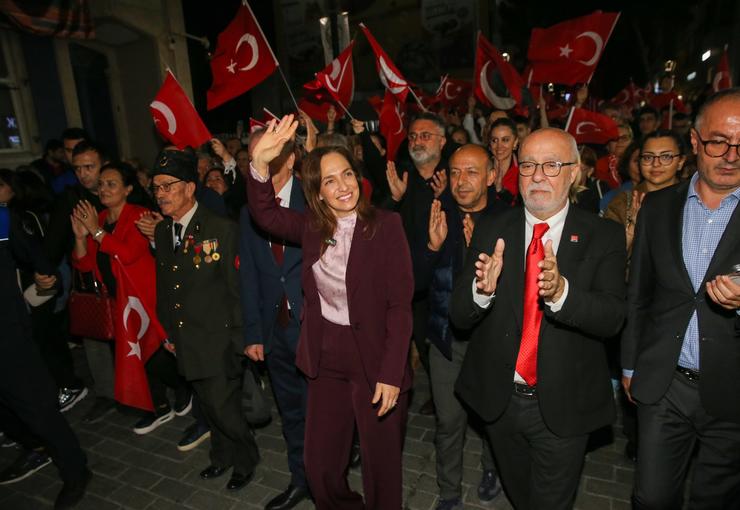 Türkiye Cumhuriyeti’nin 103. kuruluş yıl dönümü, Karşıyaka’da muhteşem bir fener
