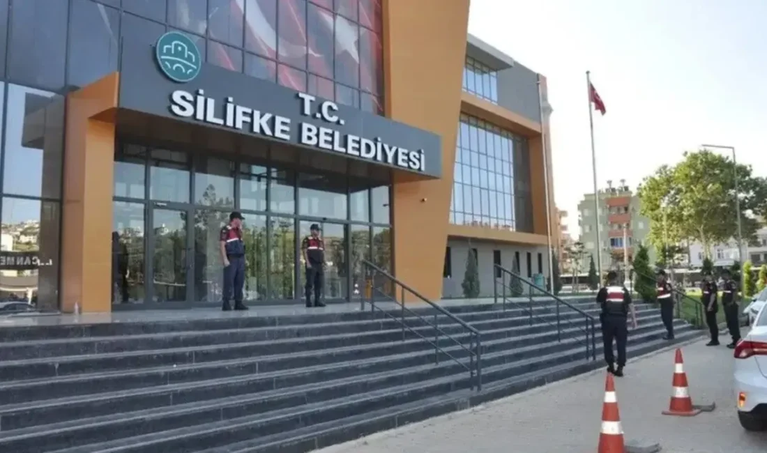 Mersin’in Silifke Belediyesi’ne yönelik soruşturmanın ikinci operasyonunda, aralarında iki başkan