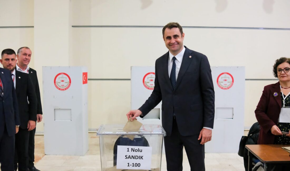 YENİ Parti İzmir İl Başkanlığı kongresinde 408 oyla yeniden başkan