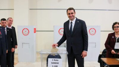 YENİ Parti İzmir İl Başkanlığı kongresinde 408 oyla yeniden başkan
