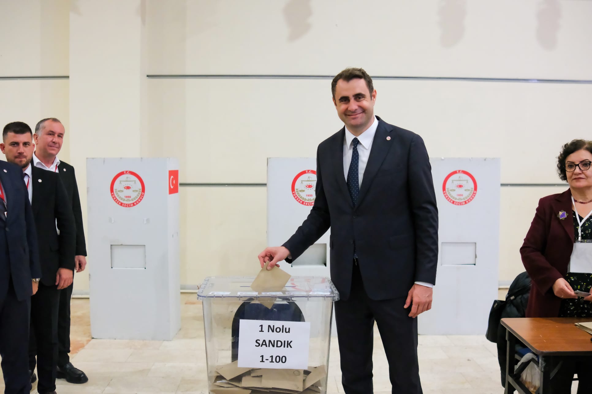 YENİ Parti İzmir İl Başkanlığı kongresinde 408 oyla yeniden başkan