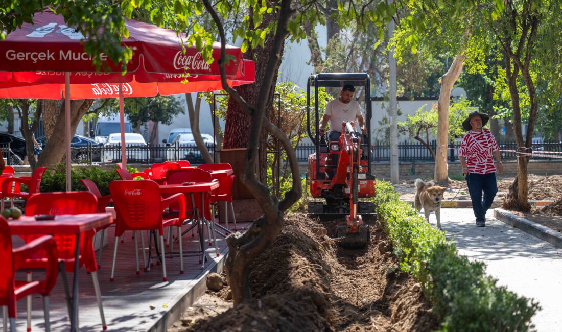 Bornova Belediye Başkanı Ömer Eşki, ilçenin sembol alanlarından Büyükpark’taki peyzaj