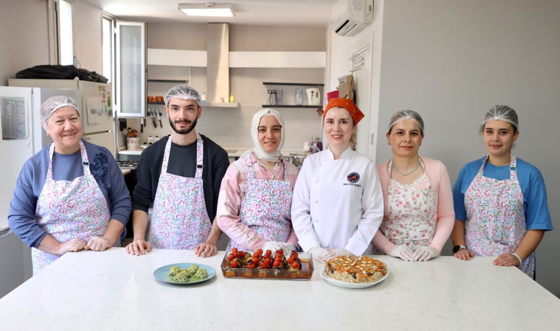 Buca Belediyesi’nin Buca Halk Eğitimi Merkezi iş birliğiyle düzenlediği aşçılık