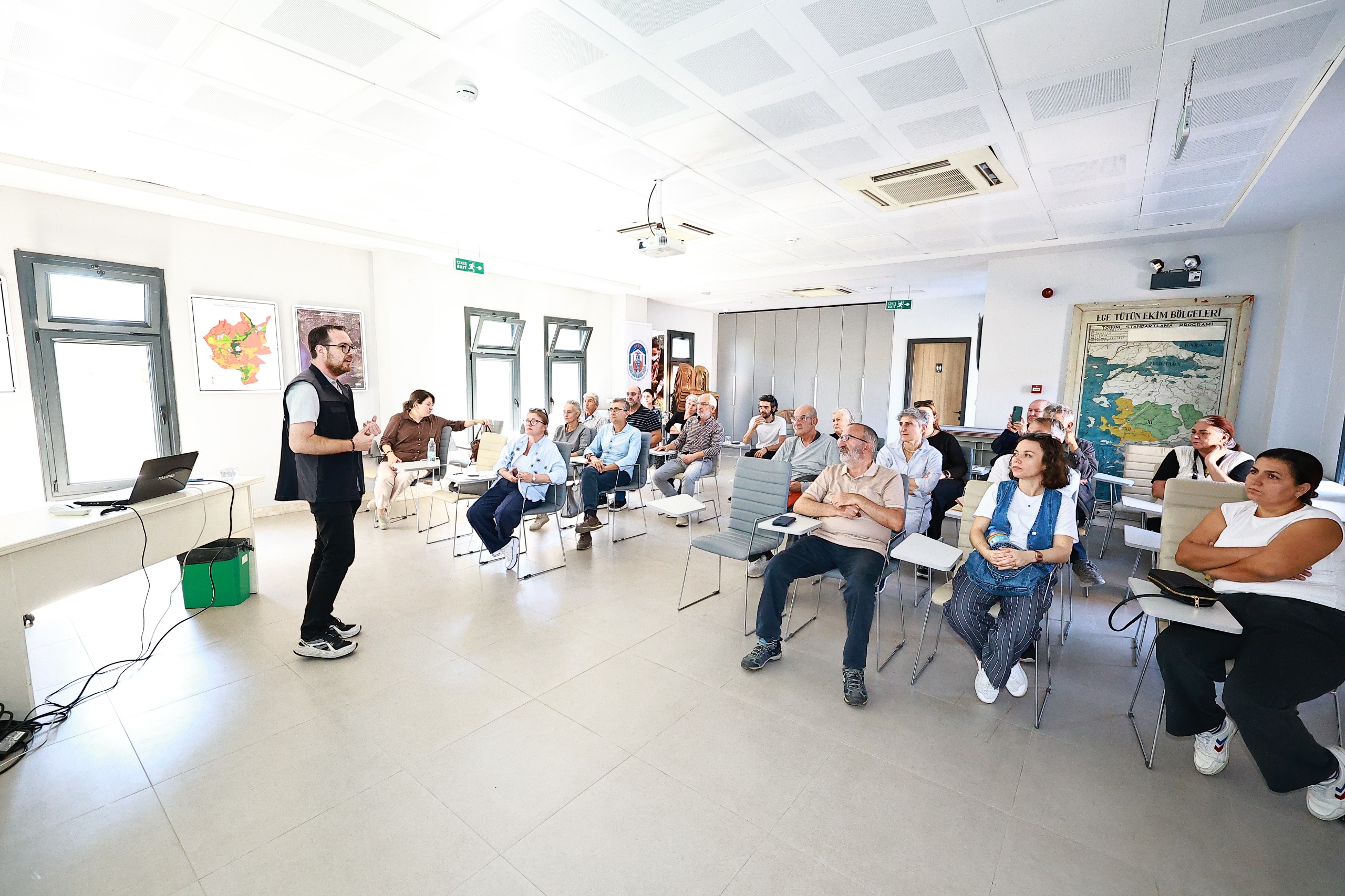 Efes Selçuk’ta zeytin üreticilerinin bilgi ve deneyimlerini artırmak amacıyla Zeytinde