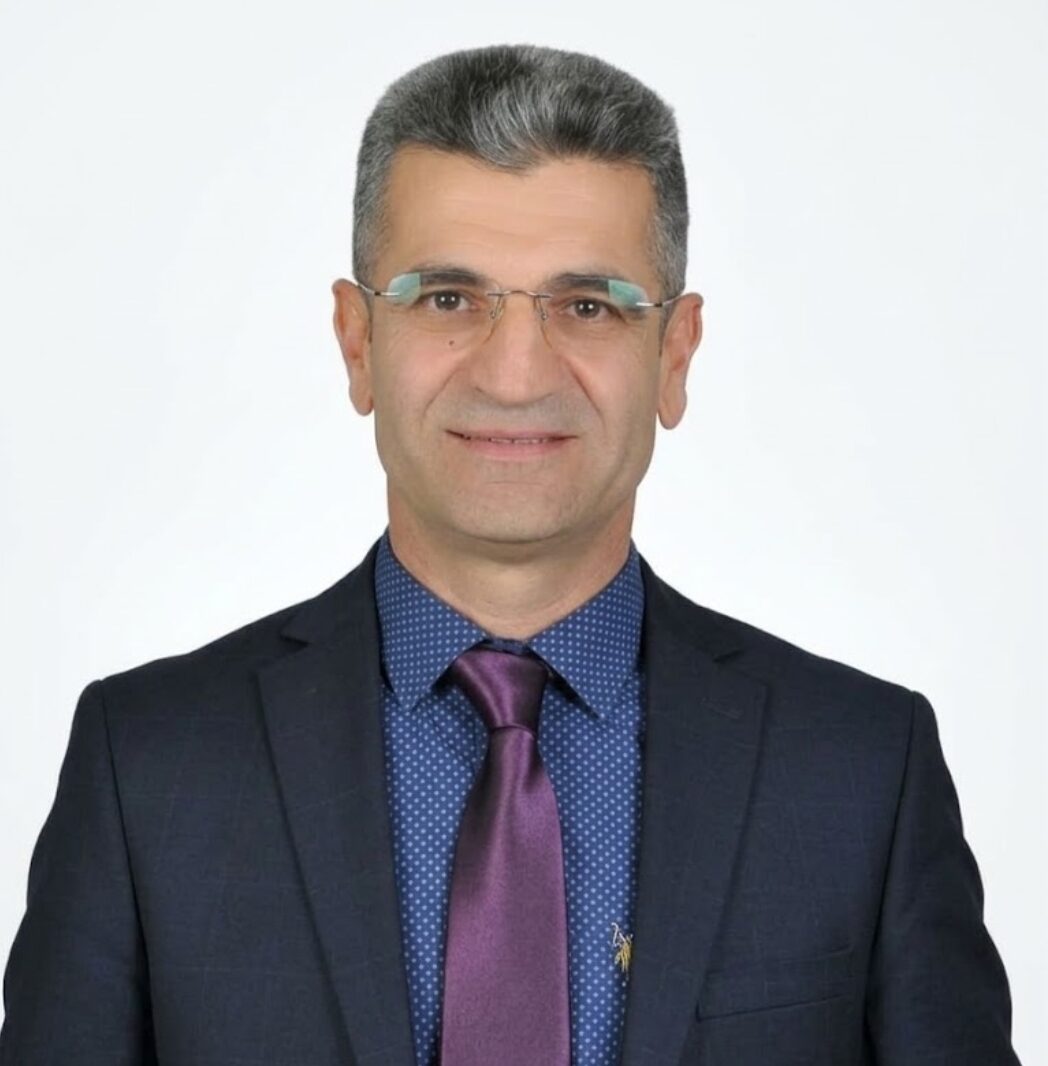 GUROL PARMAKSIZ yazar fotoğrafı