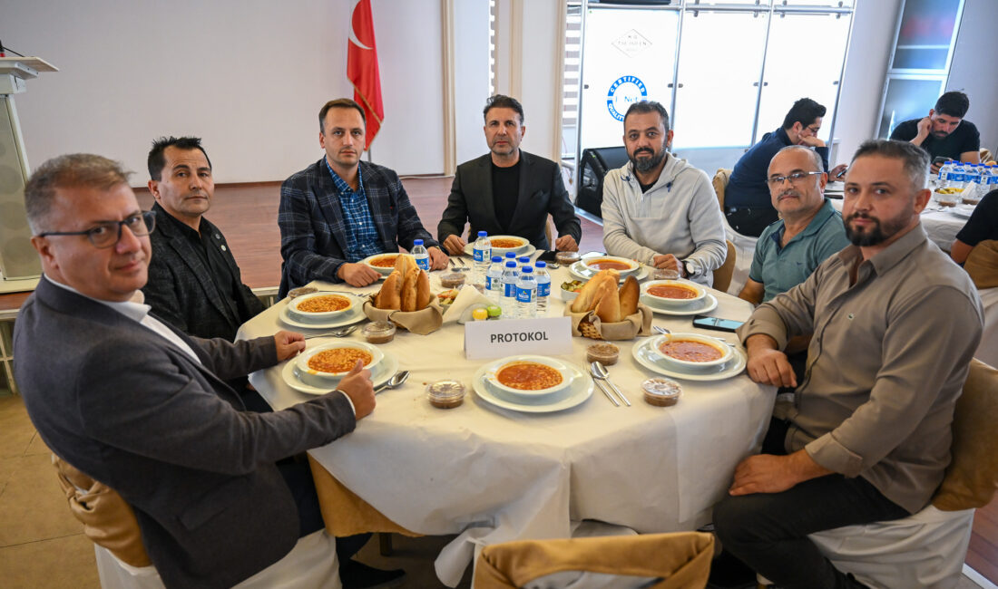 Başkan Eşki esnafla bir araya geldi, “Yanınızdayız” mesajı verdi