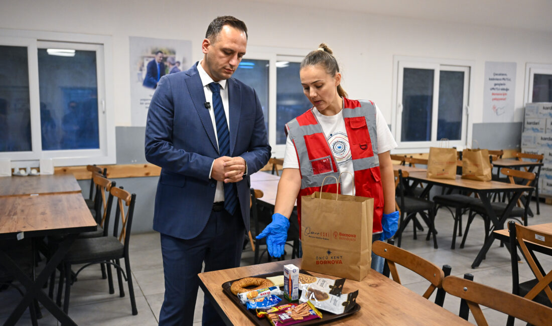 Başkan Eşki kumanyaları kendi eliyle dağıttı