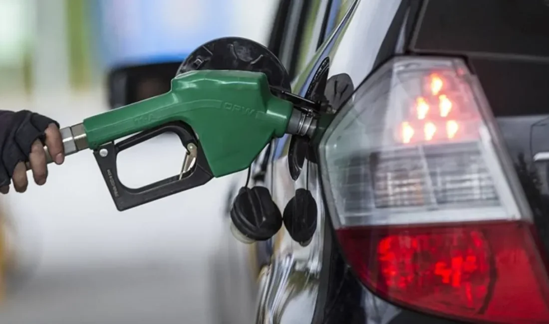 İzmir’de 30 Ekim itibarıyla benzinin litresi 77,60 TL, motorinin litresi