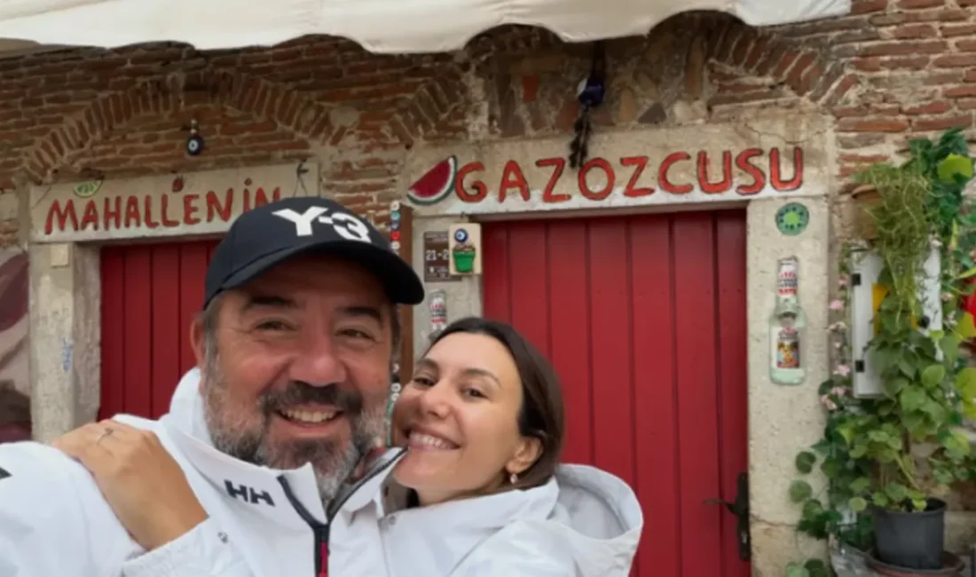 Ata Demirer, sevgilisi Dilara Alemdar ile Ayvalık'ta geçirdiği tatilden yeni