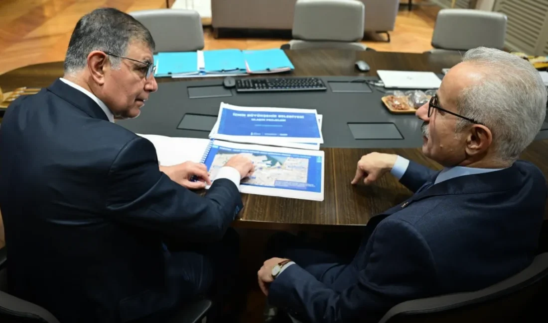 İzmir Büyükşehir Belediye Başkanı Cemil Tugay, Ulaştırma ve Altyapı Bakanı