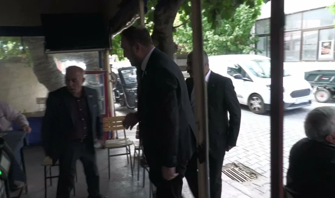 CHP İzmir İl Başkanı Utku Gümrükçü, Menemen’de üzüm alım fiyatının