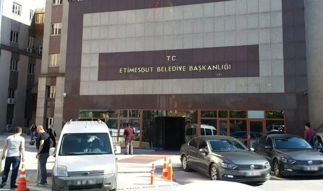 Ankara'da Etimesgut Belediyesi'ne yönelik soruşturmada, başkan yardımcıları Fikret Gözüoğlu ve
