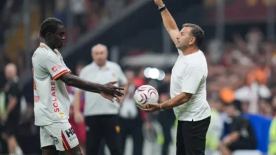 Galatasaray Teknik Direktörü Okan Buruk, Barcelona karşılaşması öncesinde Lamine Yamal'a