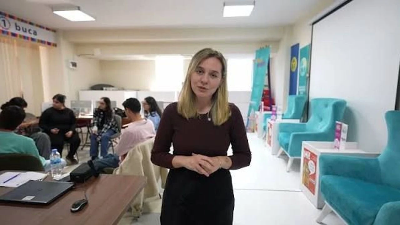 Buca İngilizce konuşma kulübü, 15-30 yaş arası gençleri her pazartesi