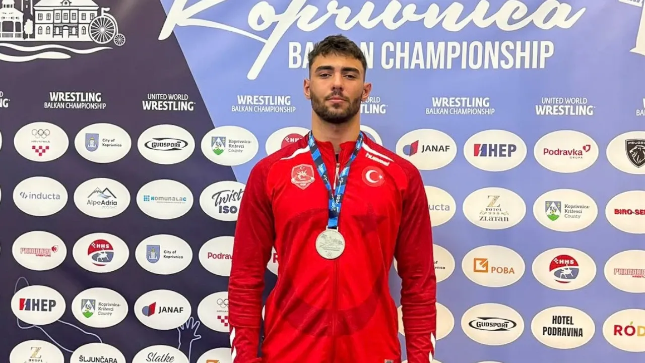 İzmir Büyükşehir Belediyesi Spor Kulübü güreşçisi Muhammed Emin Uyumaz, Hırvatistan’daki