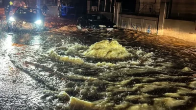 İstanbul’da sağanak ve fırtınanın ardından 2 kişi hayatını kaybetti, 15