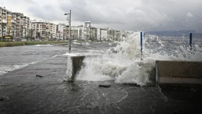 İzmir Valiliği, 28 Ekim Çarşamba günü kent genelinde beklenen kuvvetli