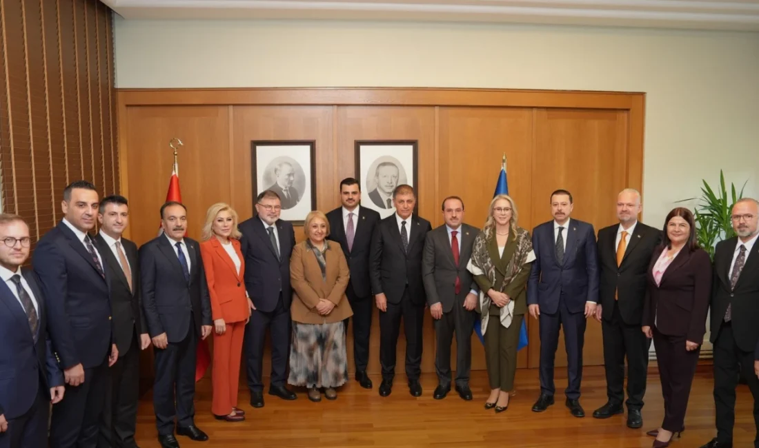 İzmir Büyükşehir Belediye Başkanı Cemil Tugay'ın AK Parti'ye katılmasının ardından