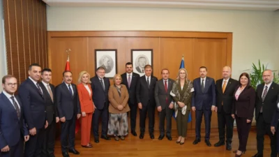 İzmir Büyükşehir Belediye Başkanı Cemil Tugay'ın AK Parti'ye katılmasının ardından